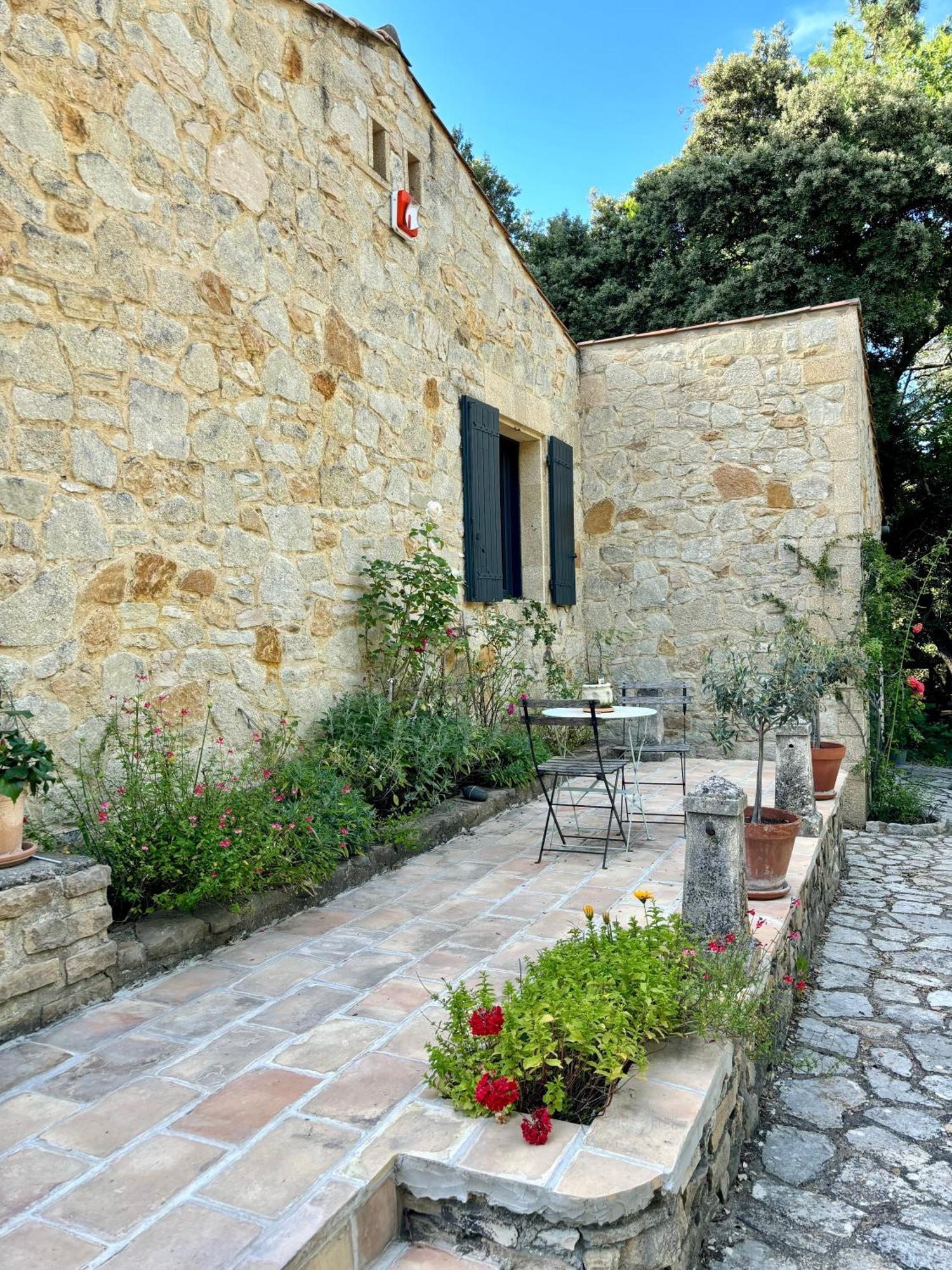 Maison Terre De Lune Mondragon Exterior foto